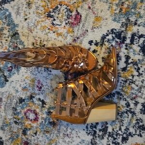 Vero Cuoio size 8.5  chunky hill sandals, Bronze color